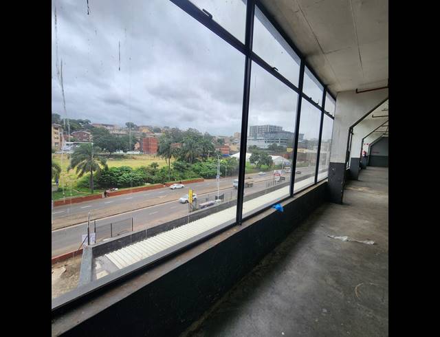 1,000M² WORKSHOP TO LET IN OVERPORT